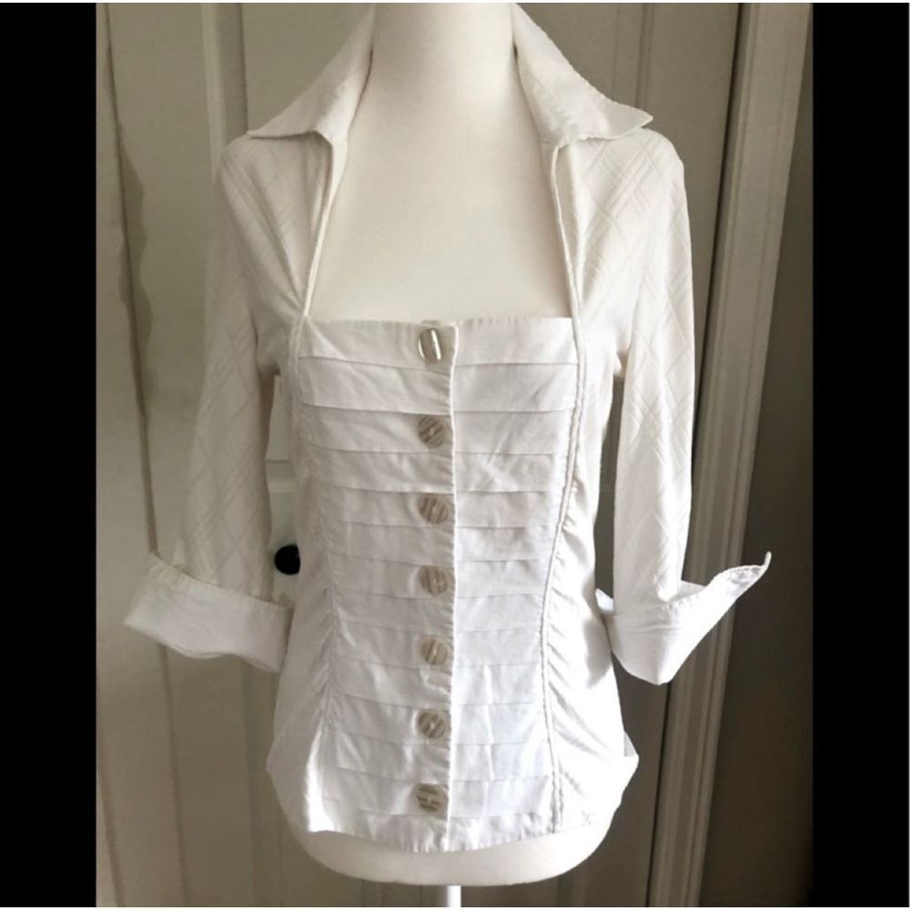 Nara Camisie Italian Luxury Fashion Top Button Details White Collar and Square N